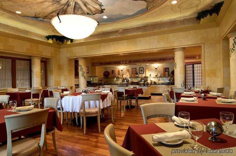 Готель Hilton Atlanta Northeast Норкрос Ресторан фото